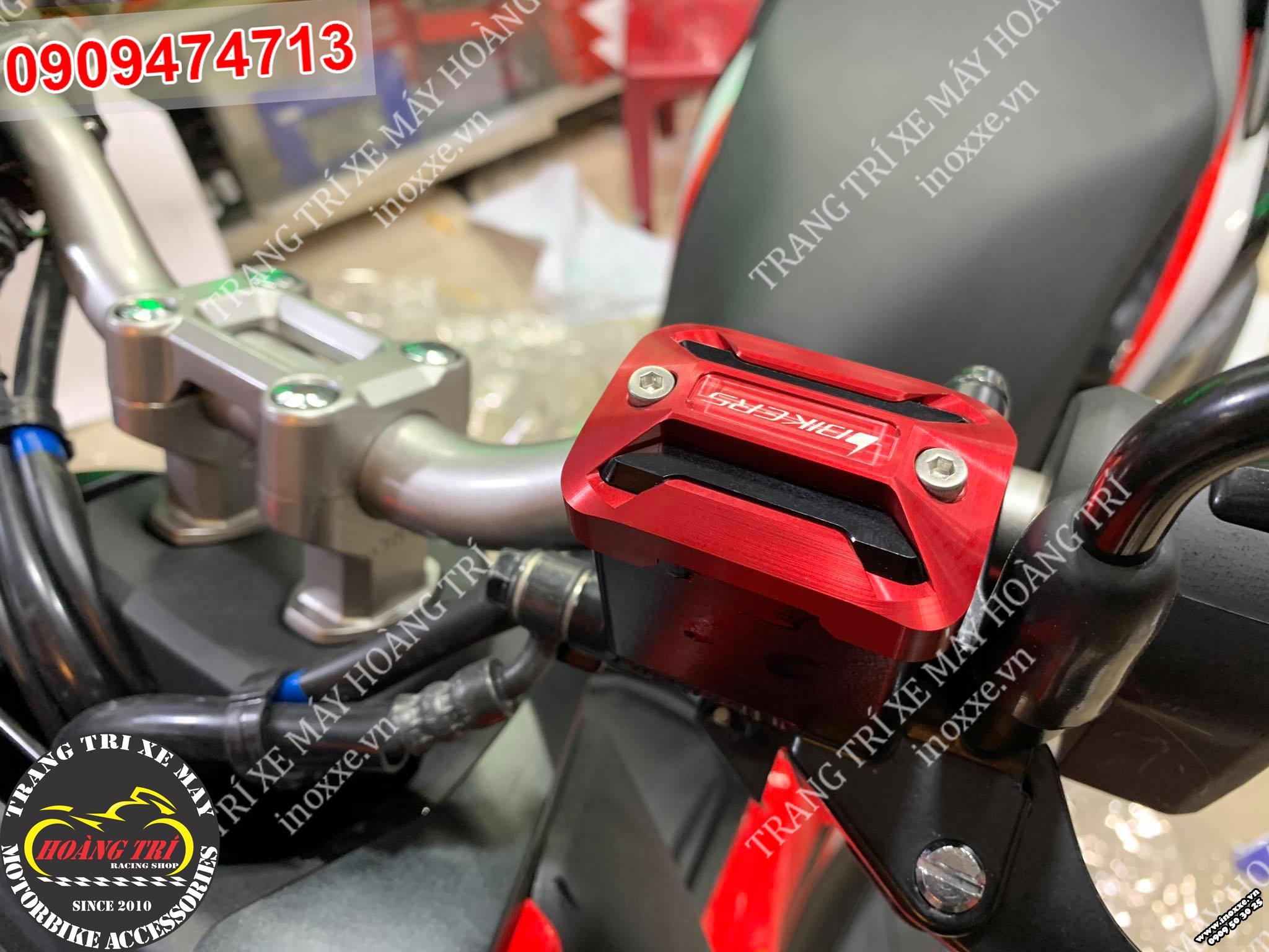 Nắp dầu Biker màu đỏ lắp cho ADV 150